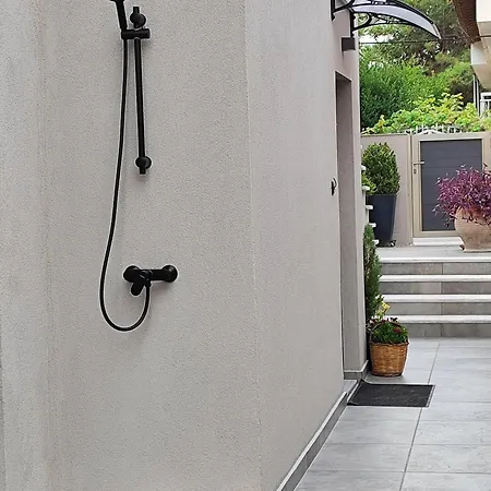 Nest By Oikies * Néoi Epivátai